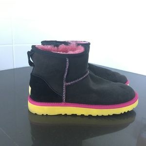 UGG W Classic Mini Neon Black Size 7